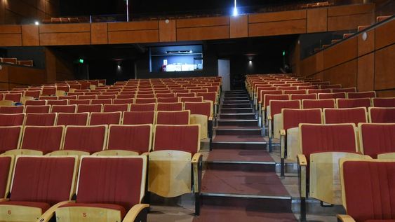 Cines, funcionesEl Gobernador de Mendoza Rodolfo  Suarez, anunció que despues de 8 meses, volveran a trabajar los cines en la provincia de Mendoza Covid 19 coronavirus pandemia.Sala del cine teatro Universidad