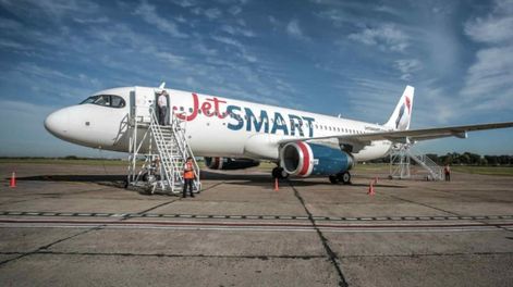A través de esta alianza, los pasajeros podrán acceder a la red global de rutas de American Airlines desde los destinos a los que vuela JetSmart. (Prensa JetSmart)