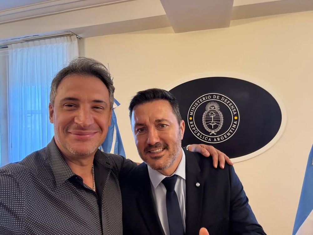 El concejal de Godoy de Cambia Mendoza, Jorge Magnaghi junto con el ministro de Defensa de la Nación, Luis Petri. 