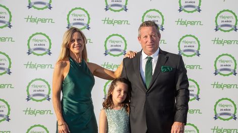 El empresario Sebastián Halpern junto con su esposa Cecilia y su hija Clarita