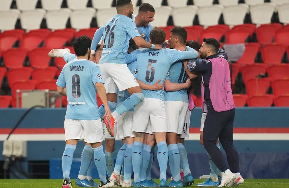 El festejo de los jugadores del City tras ganar en París en el partido de ida de las semifinales de la Champions. / Gentileza.