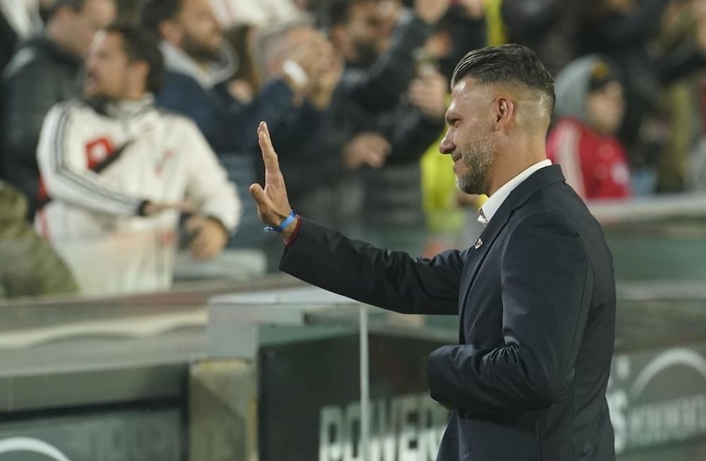 El DT de River Martín Demichelis, fue reprobado por casi todo el estadio Monumental. / Gentileza.