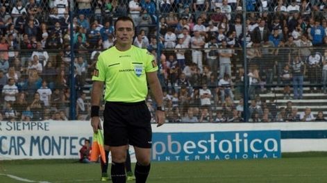 Los Andes | Cristian Navarro oficiará de árbitro asistente de Darío Herrera y Mauro Vigliano, en el inicio de la Libertadores.