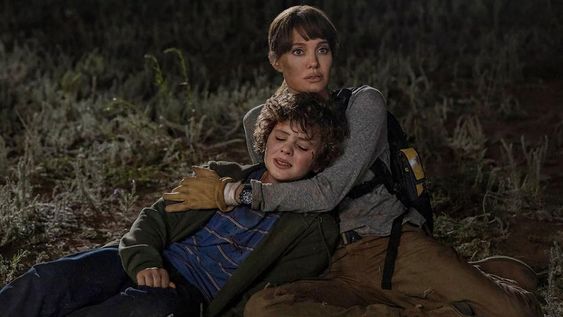 Angelina Jolie vuelve al cine y a vestirse de heroína en “Aquellos que desean mi muerte”