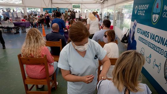 Las tasas de transmisión entre los no inmunizados fueron más altas con la nueva subvariante BA.2 en comparación a la cepa original. / Foto: Ignacio Blanco