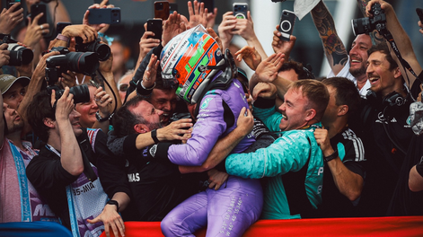 Andrea Kimi Antonelli festeja su tercera victoria consecutiva.