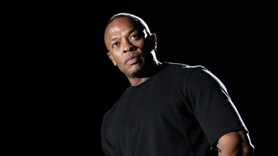 El rapero Dr. Dre sufrió un aneurisma cerebral y en plena recuperación escribió un mensaje para sus fans