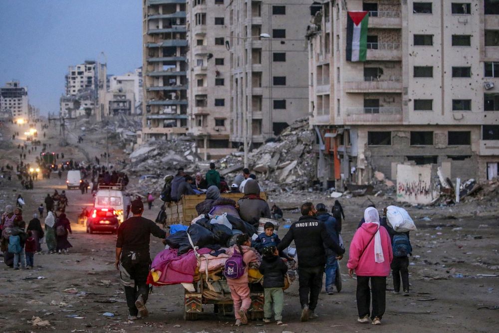 Palestinos regresan al norte de Gaza. Foto: EFE