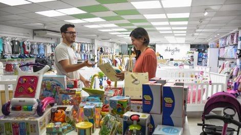 Los Andes | Apostaron a potenciar la marca. Además de las ventas online, mucha gente recurrió a las tiendas físicas a conseguir las ofertas. Foto: Mariana Villa / Los Andes