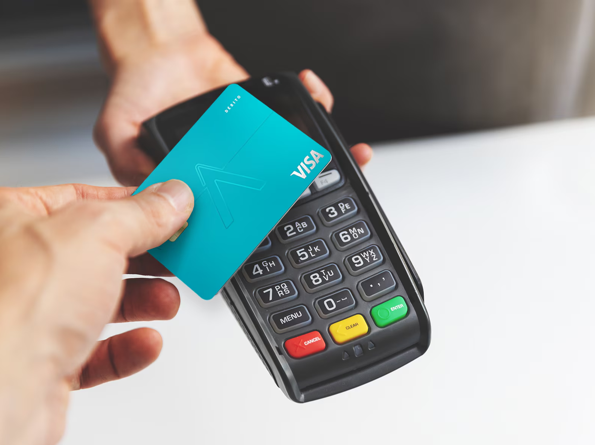 Crecieron los pagos con tarjetas de crédito ante la baja de tasas y las promociones