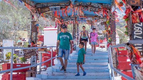 Los Andes | El Paraje Difunta Correa ubicado en la localidad de Vallecitos en la  provincia de San Juan recibe al año a miles de devotos que peregrinan cumpliendo promesas a causa de los milagros recibidos. Entre estos en un año particular para el futbol argentino, e