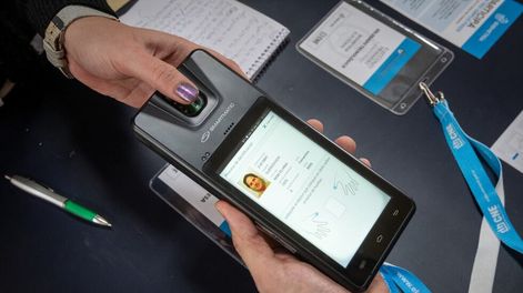 Los Andes | La Junta Nacional Electoral ya tiene listas las boletas, urnas y un nuevo dispositivo Identificador biométrico para una prueba piloto que se realizará en la provincia. Foto: Ignacio Blanco / Los Andes