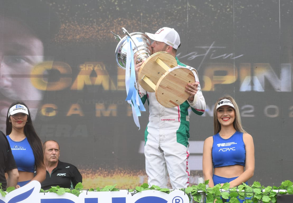 Agustín Canapino festejó el campeonato de Turismo Carretera en Mendoza.