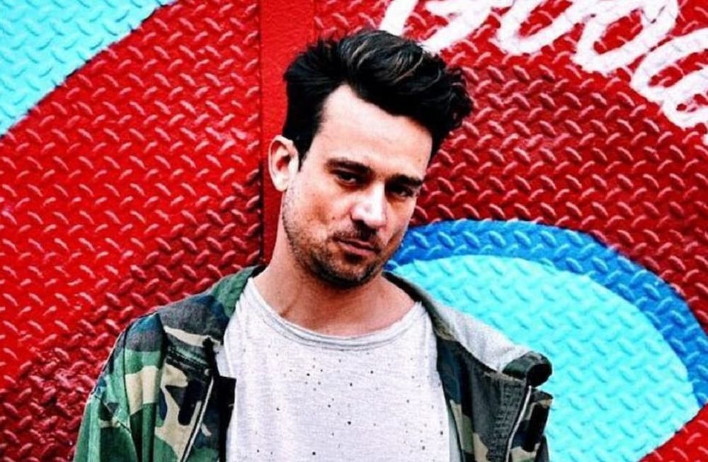 Chano Charpentier sufrió un brote psicótico e intentó apuñalar a un policía. Dieciocho días después, el cantante recibió el alta médica. / Web