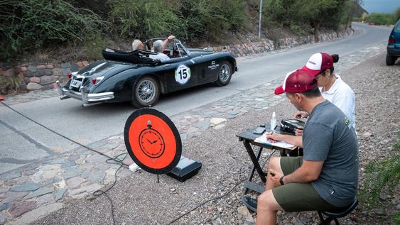 Los privilegiadas máquinas, fabricadas entre 1927 y 1981, recorrieron viñedos, bodegas, caminos rurales y lugares emblemáticos como el Cerro de la Gloria. | Foto: Ignacio Blanco / Los Andes