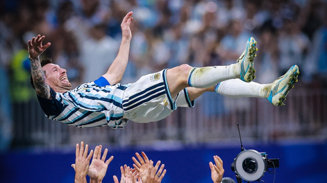 Lionel Messi en los festejos tras la victoria 3-2 ante Egipto.