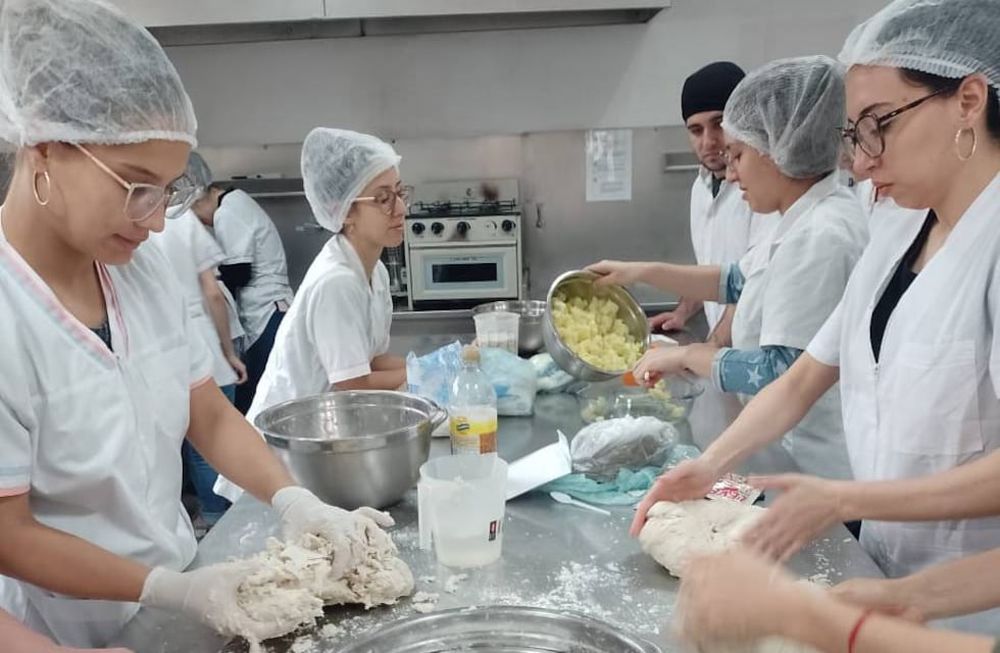 Gastronomía y hotelería tuvieron un crecimiento en la demanda de empleo en 2023 y los feriados XL sostienen la tendencia en 2024.