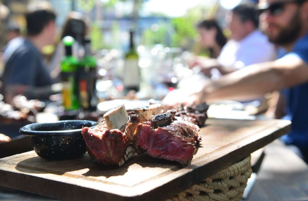 Pronóstico en Mendoza: el asado por el Día de la Madre, ¿al aire libre o adentro?
