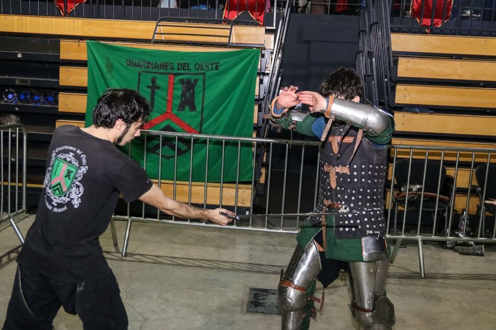 Reviven la Edad Media con festivales y combates.