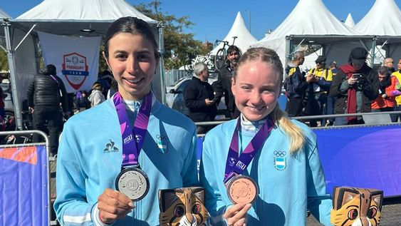 Ciclismo. Julieta Benedetti y Delfina Dibella en la prueba contra reloj individual de ciclismo de ruta.