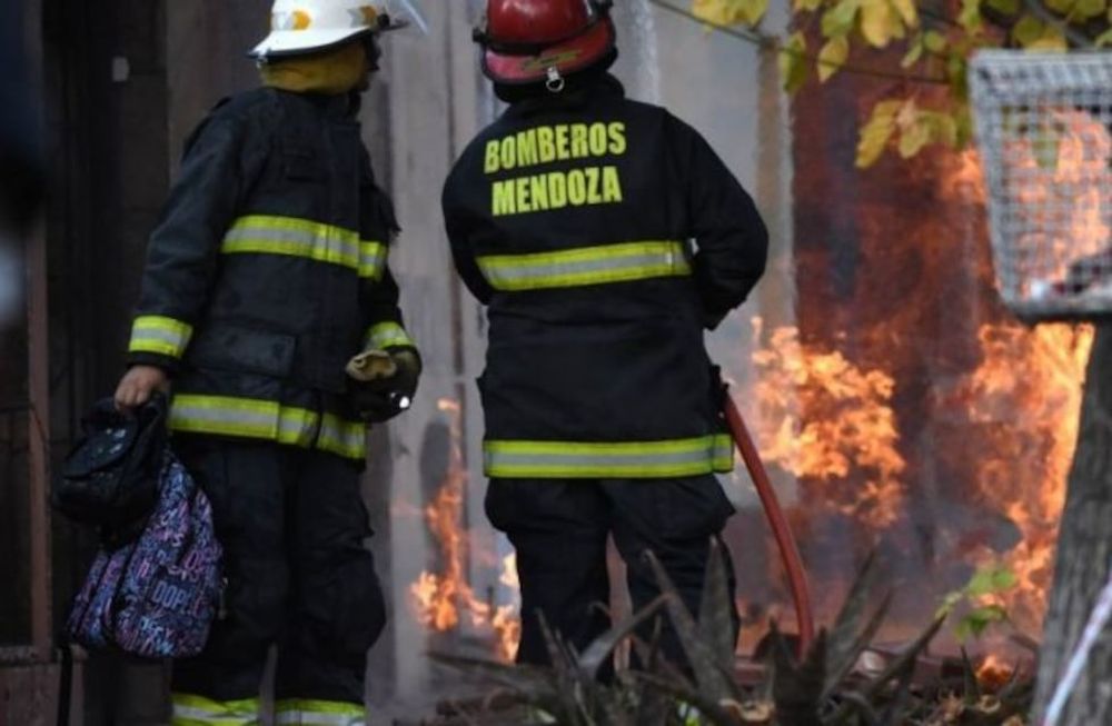 Un  bombero se negó a ir a un incendio en Monte Comán y el Gobierno lo echó
