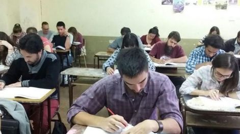 Cómo pueden obtener su título secundario los mayores de 18 años que adeudan materiasEstá abierta la inscripción para el plan FinEs