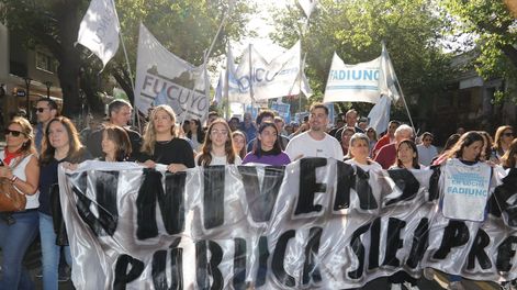 Marcha universitaria en Mendoza en defensa de la educación pública. Foto: Gentileza