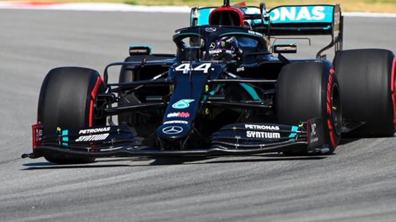 Hamilton se llevó la pole en España