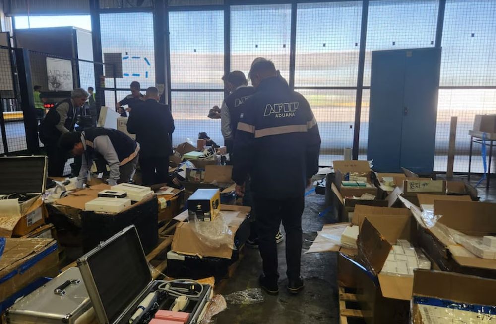 Secuestraron productos valuados en cifra millonaria en un procedimiento en Ezeiza. Foto: Infobae