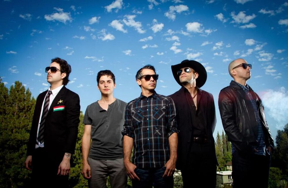 Kinky se largó a hacer música experimental para el MTV Unplugged