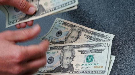 El dólar blue alcanzó su valor más alto del 2021 (Archivo)