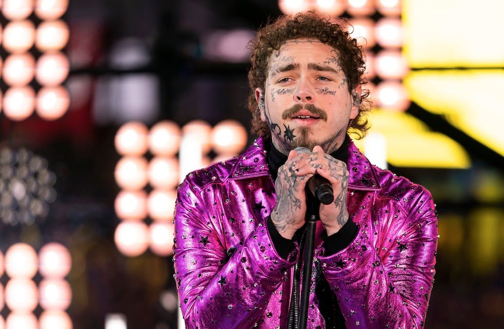 Post Malone es el favorito con 16 nominaciones a los Premios Billboard de la Música, incluyendo a mejor artista. (Foto por Ben Hider/Invision/AP, Archivo)