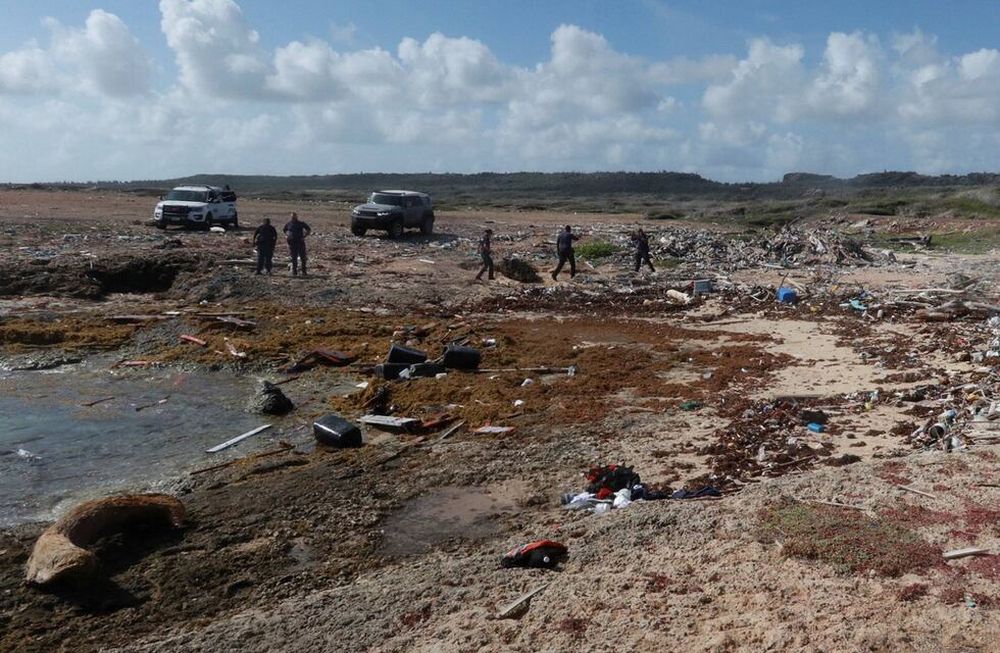 Al menos 4 muertos y 20 desaparecidos por el naufragio de una lancha que huía de Venezuela