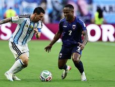Lionel Messi abrió la cuenta para Argentina, pero el equipo se desinfló y Cabo Verde lo hizo sufrir bajo una temperatura que saturó a todos.&nbsp;