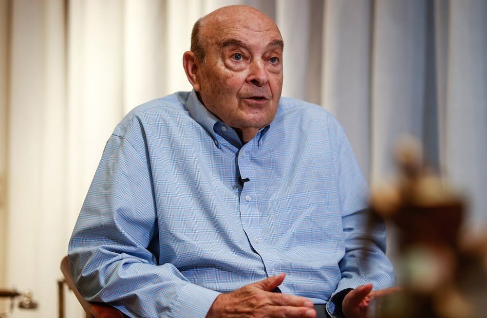 Domingo Cavallo advirtió sobre los riesgos de un posible salto devaluatorio para la economía argentina bajo la gestión de Javier Milei.