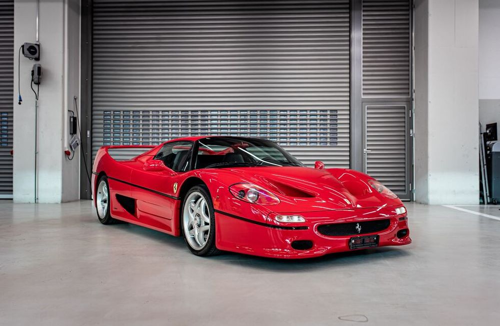 Vettel puso en venta cinco Ferrari