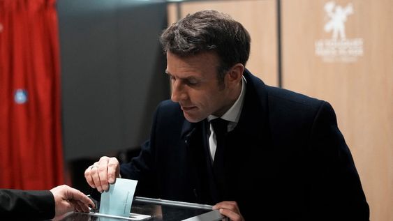 Emmanuel Macron y Merine Le Pen competirán en segunda vuelta.