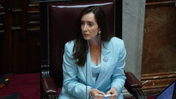 Ataque libertario contra Victoria Villarruel por abrir la sesión en el Senado. Ataque libertario contra Victoria Villarruel por abrir la sesión en el Senado.