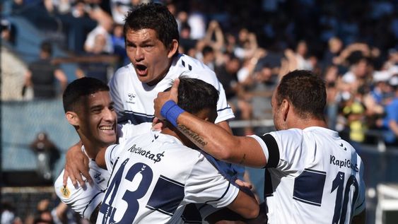 El Pulga Rodríguez, figura de Gimnasia ante Talleres. (Fotobaires).