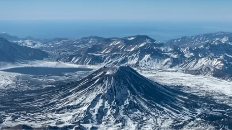 Un piloto captó una imagen nunca antes vista del volcán Maipo y la Laguna del Diamante