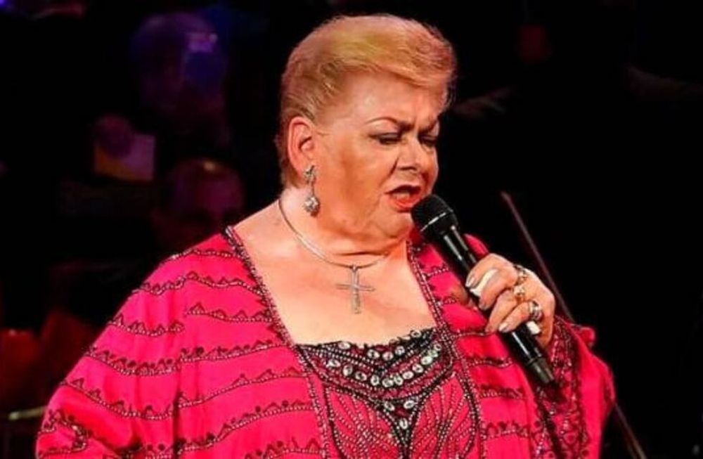 Paquita la del Barrio está internada en terapia intensiva
