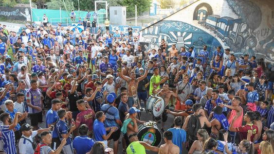 Los especialistas coinciden en que las conductas sociales y el poco apego a las normas sanitarias que rigen en pandemia han sido claves para el rebrote.