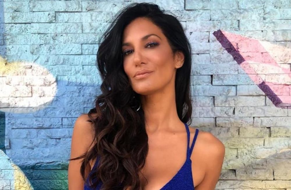 Silvina Escudero pasó un domingo de relax con su microbikini de cebra blanca y fucsia