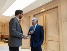 Cornejo y el ministro de Hacienda Víctor Fayad. El Gobierno reconoce una caída muy fuerte de la coparticipación federal.