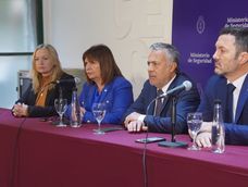 El gobernador Alfredo Cornejo, la vicegobernadora Hebe Casado y los ministros Patricia Bullrich (Seguridad) y Luis Petri (Defensa).