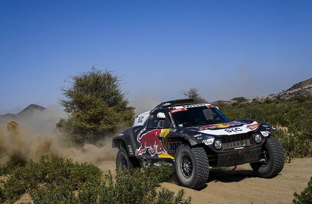 Carlos Sainz es el primer líder de la categoría autos en el Dakar 2021