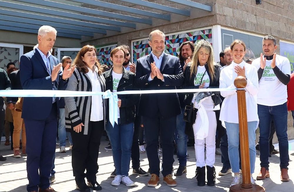El intendente de Maipú, Matías Stevanato, inauguraron el auditorio Marciano Cantero  junto a la familia del artista