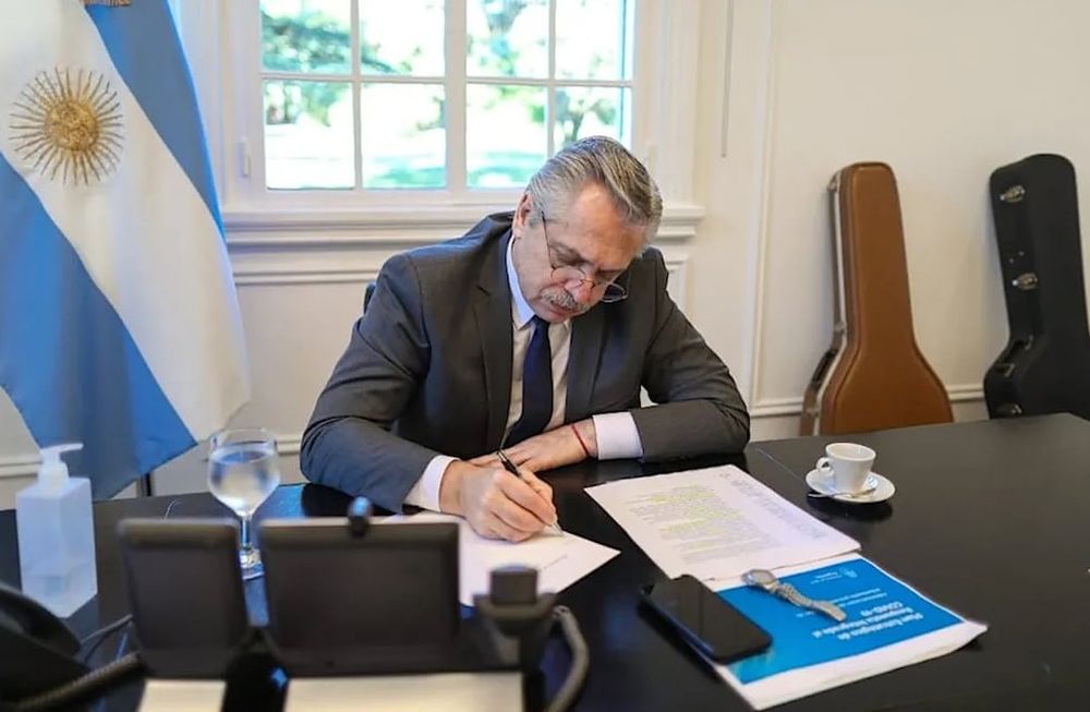 Alberto Fernández y un decreto polémico.