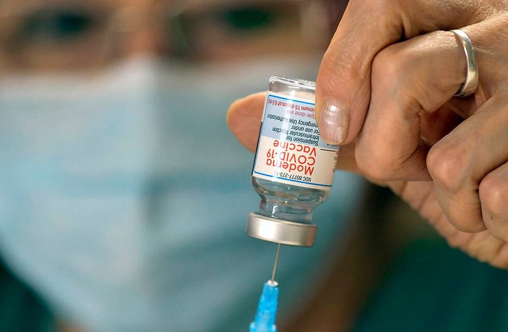 “Se trataría de una dosis de refuerzo anual para que las personas eviten tener que inocularse dos o tres veces en invierno”, dijo Bancel, consejero del laboratorio. / Foto: Orlando Pelichotti