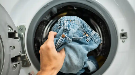 Los mejores trucos de limpieza para que los jeans te queden cómodos y duren más